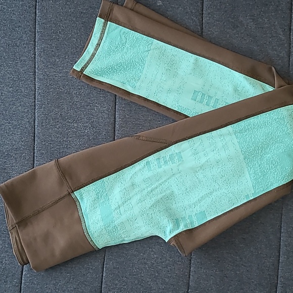 UNDER ARMOUR LEGGINGS SIZE XS - Picture 4 of 5